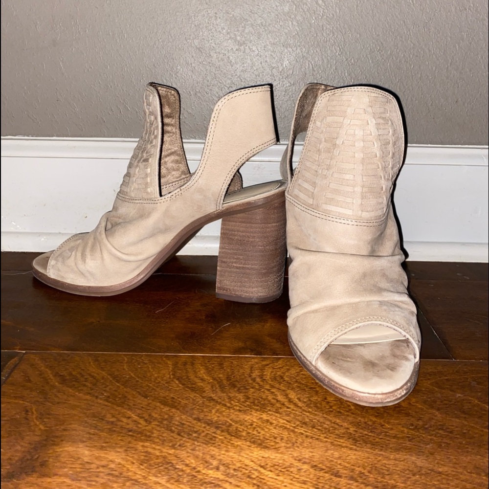 Tan Gianna Bini Heels.